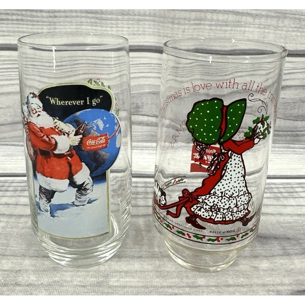 2 VINTAGE COCA COLA CHRISTMAS GLASSES - SANTA WHEREVER I GO /‎ HOLLY HOBBIE